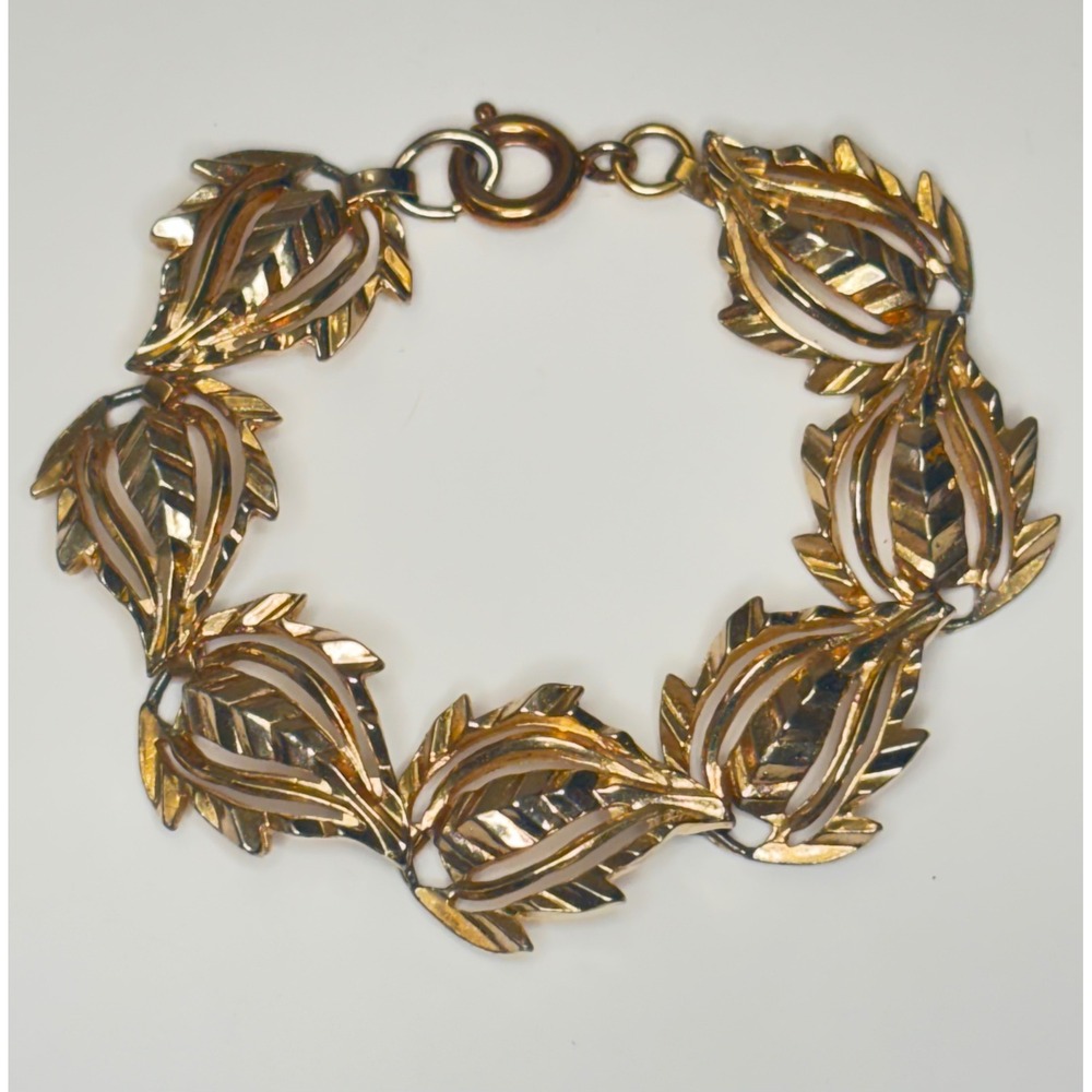 Vintage Botanical Leaf Link Bracelet Textured Openwork Design Gold Tone 6.5"